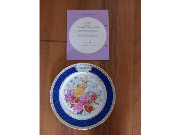 7 Porseleinen wandborden met thema bloemen en certificaat