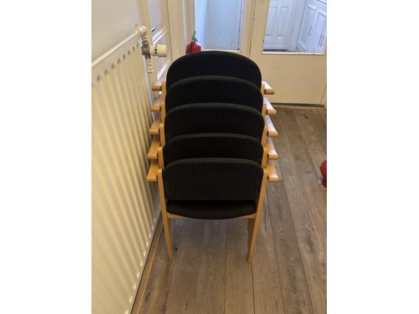 Stoelen met stoffe zitting (gratis!)