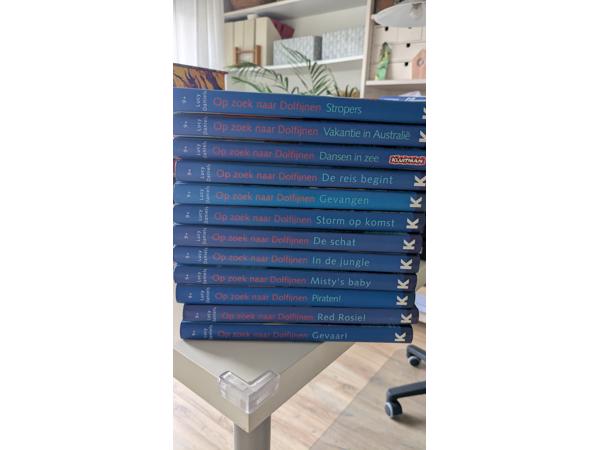 Boekenreeks Op zoek naar dolfijnen.