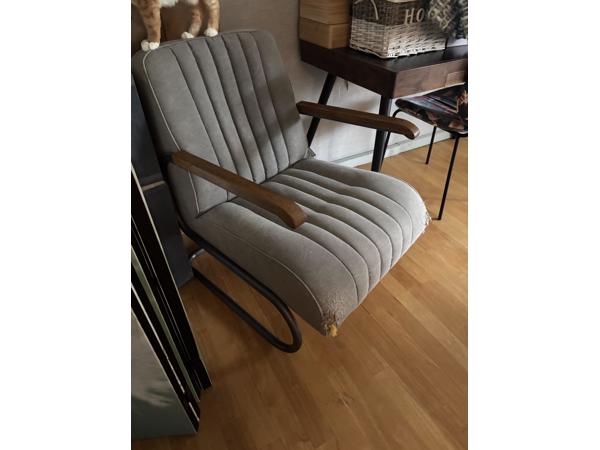 Grijs met stof beklede fauteuil
