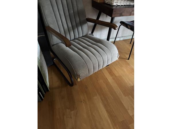 Grijs met stof beklede fauteuil