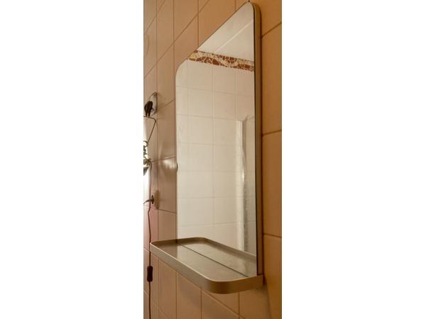 wastafel met kraan + spiegel