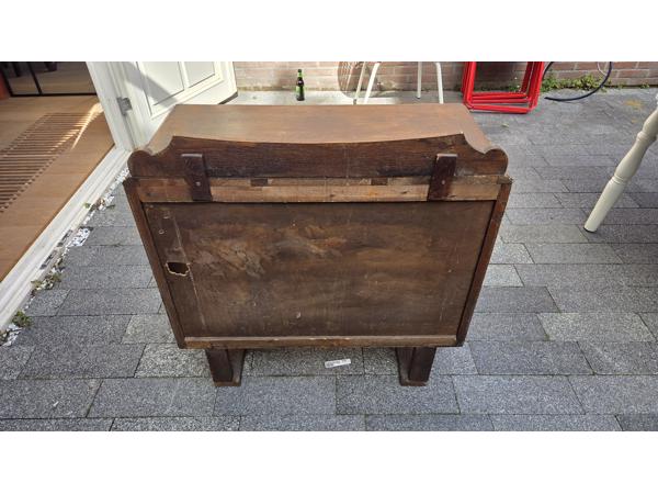 Gangkast. Kleine kast. Kastje. Dressoir.