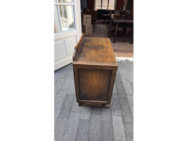 Gangkast. Kleine kast. Kastje. Dressoir.