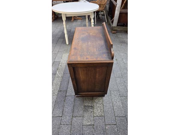 Gangkast. Kleine kast. Kastje. Dressoir.