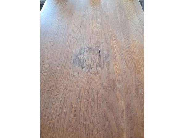 Gratis eettafel( opknapper) met 4 stoelen en salontafel zonder la.