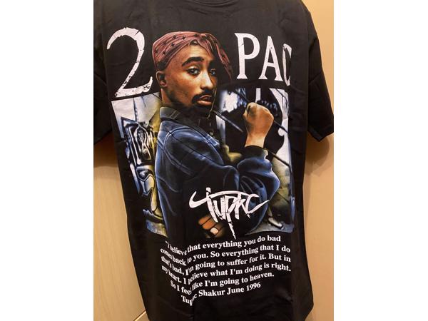 Tupac tshirt -model 2