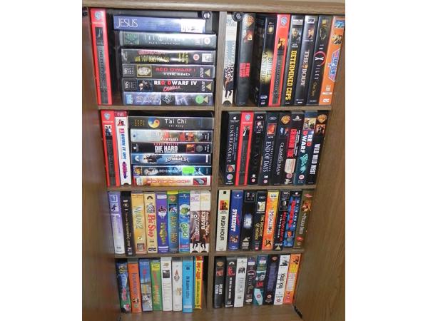 diverse-vhs-videobanden-in-halfweg-cd-s-en-media-vhs-markanda