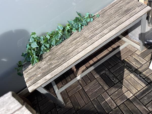 3 tuinstoelen, -tafel en bankje