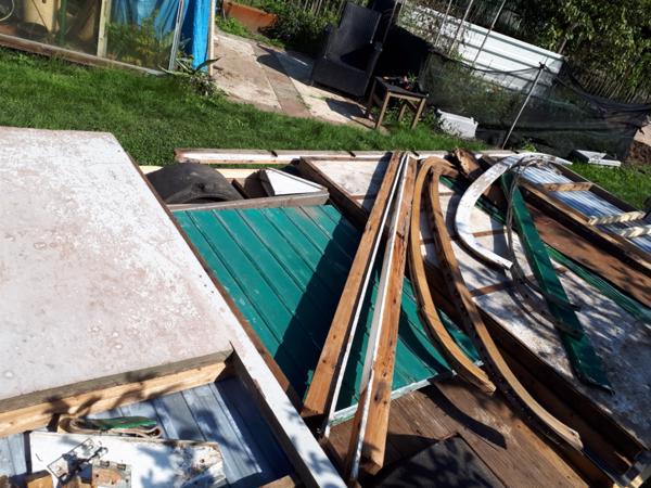 Te koop een oude schaftkeet reeds gedeeltelijk opgeknapt