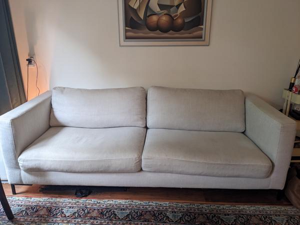 Crèmekleurige Bank 225x90x70 (LxBxH) en Hokker 90x60x40