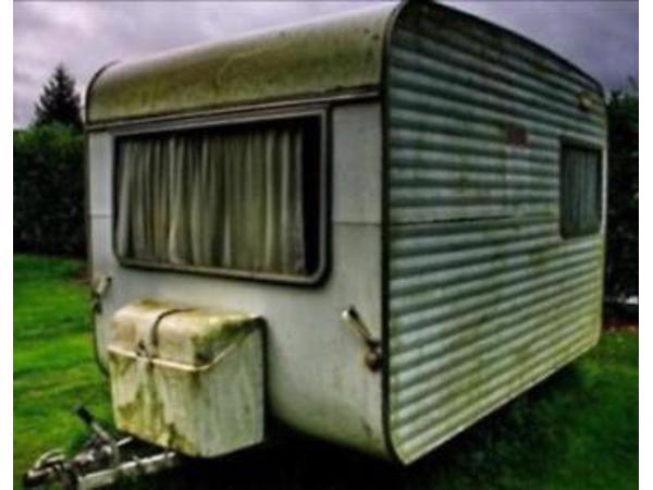 Gezocht (oude) caravan/keet (iets om in te zitten met vrienden)