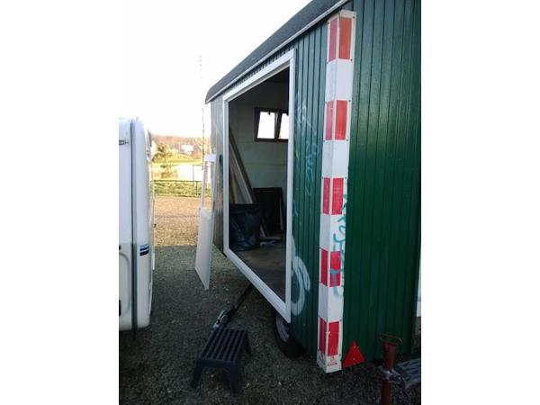 Gezocht (oude) caravan/keet (iets om in te zitten met vrienden)
