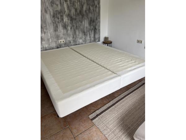 2x boxspring onderstel + matras - gratis af te halen