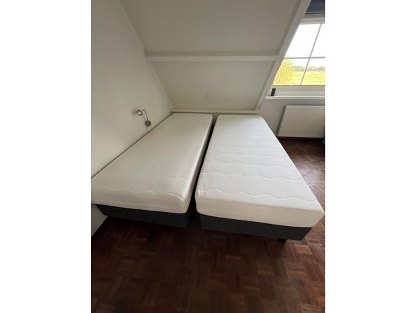 2x boxspring onderstel + matras - gratis af te halen