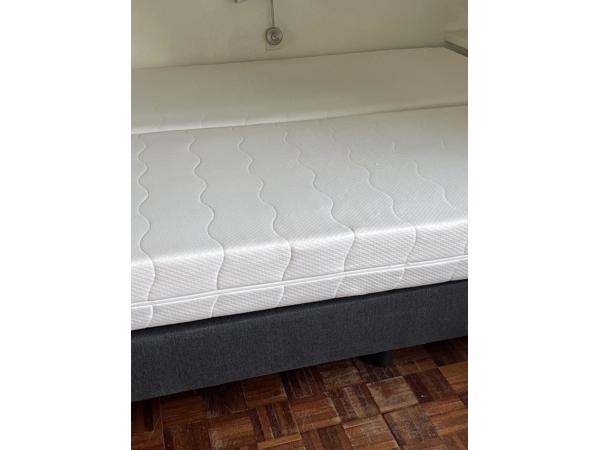 2x boxspring onderstel + matras - gratis af te halen