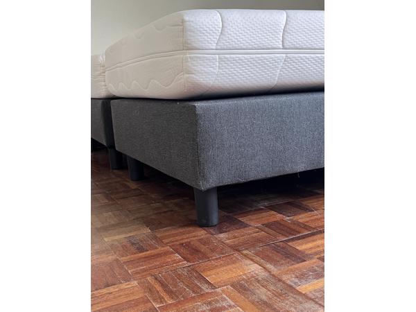 2x boxspring onderstel + matras - gratis af te halen