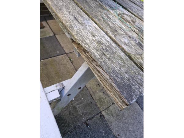 picknick tafel van Douglas hout, licht beschadigd