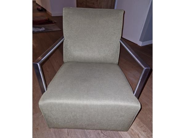 Fauteuil met metalen frame