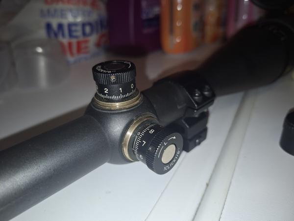 N 2 optics scope 8-32 x 50 AO en verlicht mildots kruis.