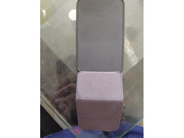 Oordoppen statief en draadloze oplader