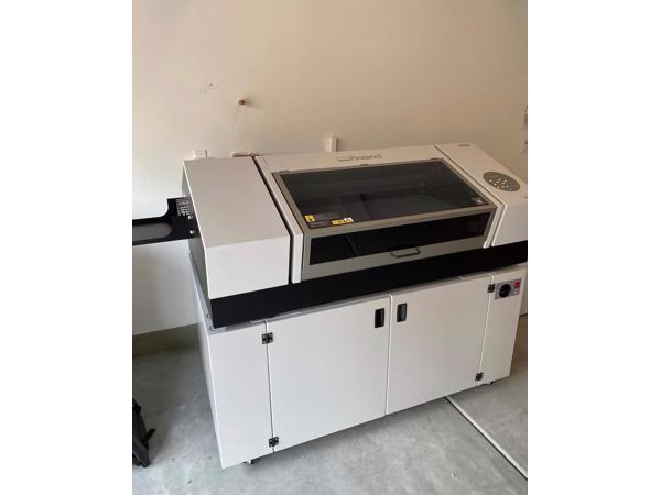 Roland VersaUV LEF2-300 Benchtop UV Flatbed Printer