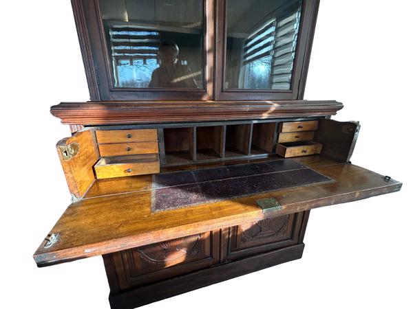 wandmeubel met vitrinekast en uitschuifbaar bureautje