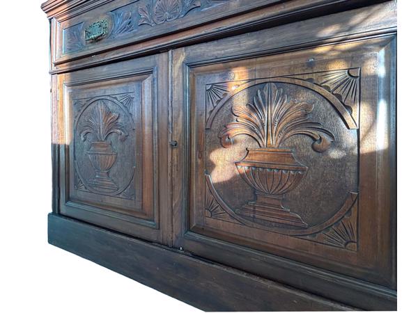 wandmeubel met vitrinekast en uitschuifbaar bureautje