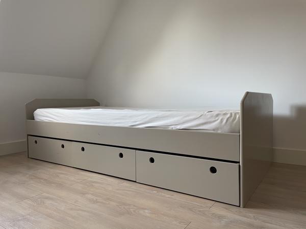 Stevig eenpersoons bed inclusief matras