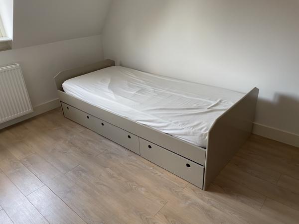 Stevig eenpersoons bed inclusief matras in Breda - Huis en Inrichting, Slaapkamer Markanda