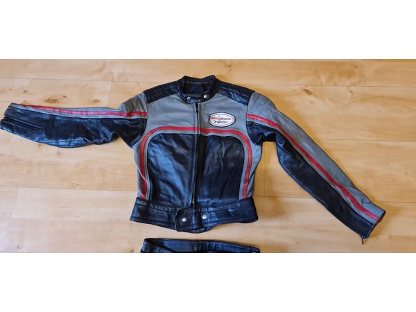 Te koop, klassiek leren dames combi motorpak