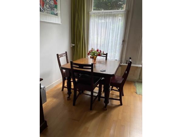 Eikenhouten eethoek in goede staat