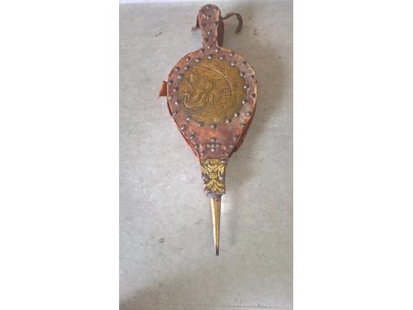 Antieke open haard blaasbalg