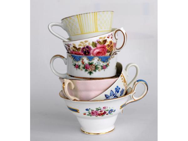 Gezocht oma&#x27;s kopjes en servies