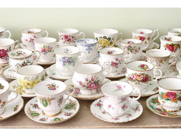 Gezocht oma&#x27;s kopjes en servies