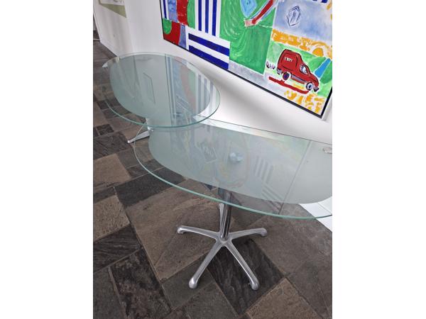 Glazen bureautje . Twee delen, draaibaar zijblad. RVS onderstel.