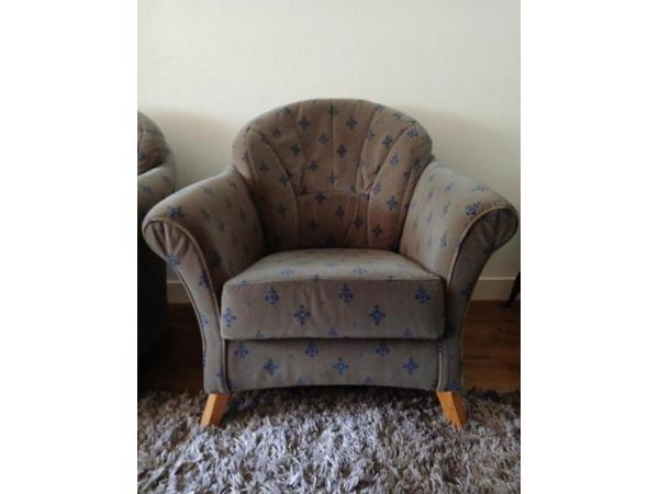 Twee fauteuils stof bruin/blauw