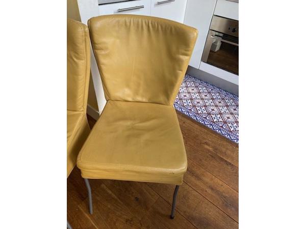 4 gele leren stoelen