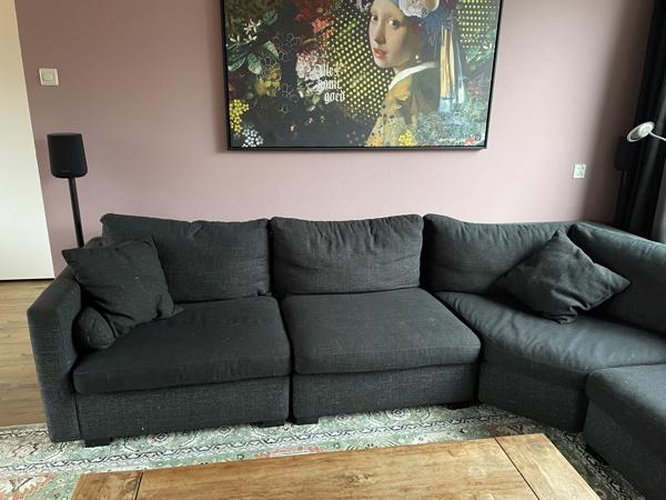 Grijze hoekbank van Montel inclusief hocker