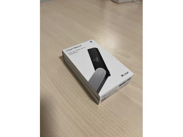 Ledger Nano X - Hardware Crypto Wallet