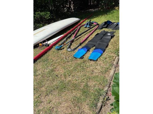 Gratis af te halen beginners surfplank met toebehoren