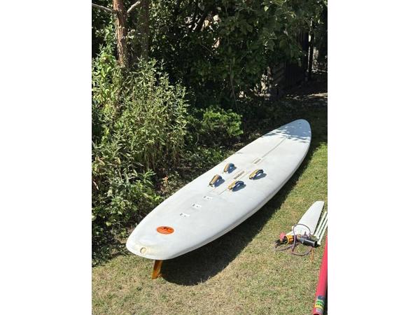 Gratis af te halen beginners surfplank met toebehoren