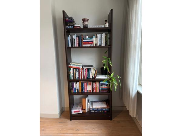 Massief houten boekenkast