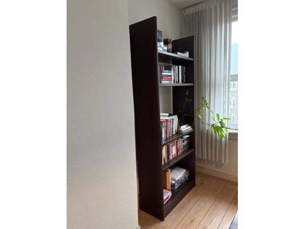 Massief houten boekenkast
