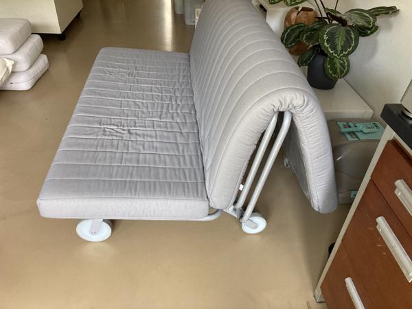 2-persoons slaapbank (Ikea) wit/grijs op wielen