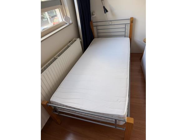 Eenpersoonsbed met matras