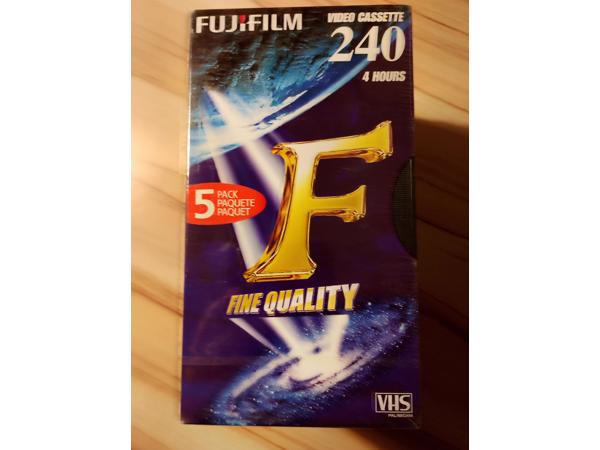 5 Fujifilm F 240 videocassette – VHS