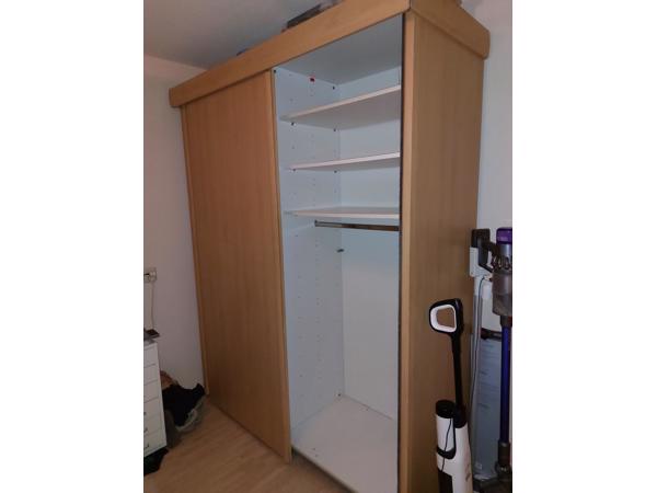 Gratis kledingkast 220 x 180 x 60