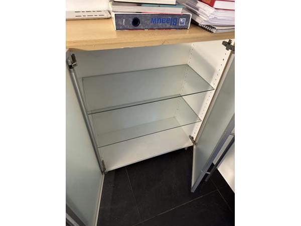 Ikea kastjes met glazen deur