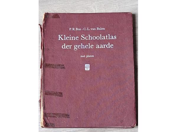 Verzameling oude schoolboeken/ Bosatlas /